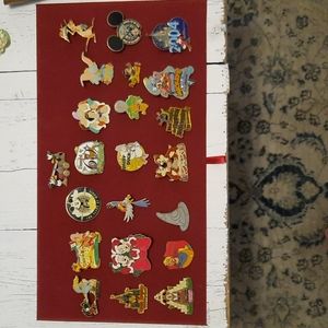 DISNEY PINS